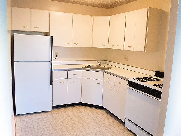 Columbia Courts Apartments — Photo 21