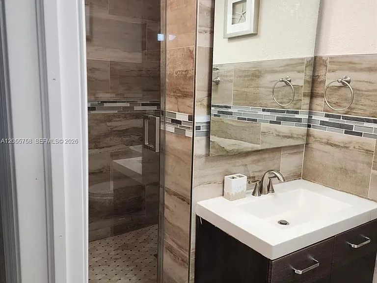 11130 N Lakeview Dr #1 — Photo 17