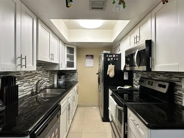 8911 SW 123rd Ct APT 201, Miami, FL 33186
