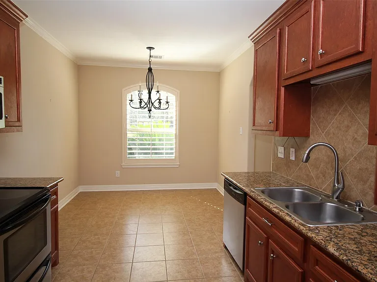 1504 Glen Oaks Dr — Photo 25