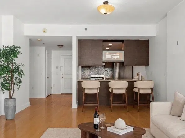 10 Regent St APT 415, Jersey City, NJ 07302