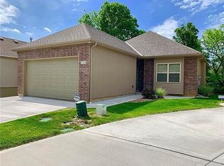 107 N Heatherton Ct, Gladstone, MO 64118
