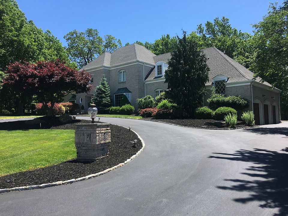 2nd image of 51 Forest Hills Way