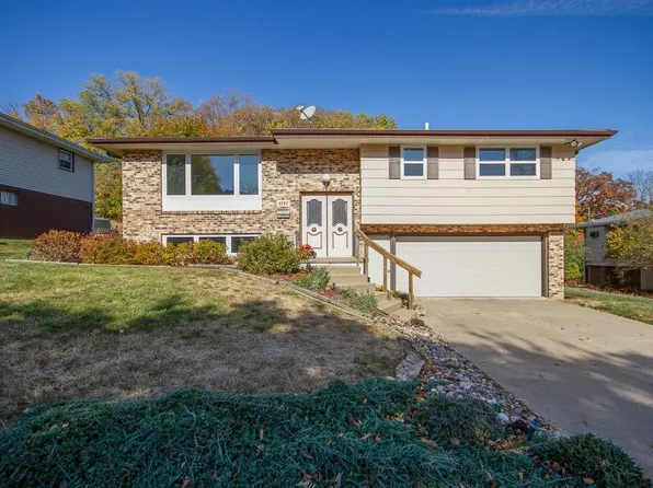 2787 Balboa Dr, Dubuque, IA 52001
