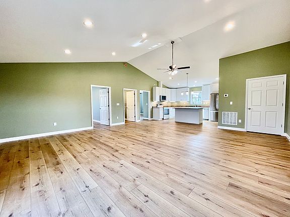 3rd image of 220 Merriman Rd