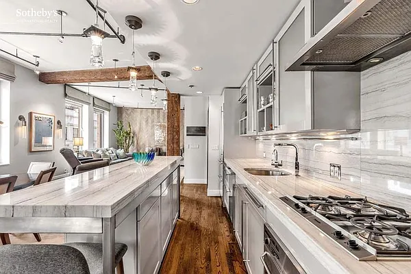 Sold by Sotheby's International Realty | media 8