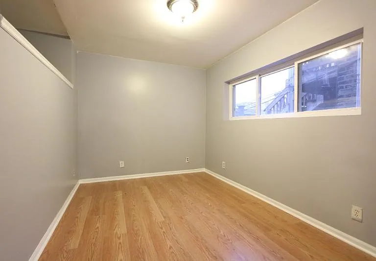 1025 W 20th Pl #1 — Photo 12