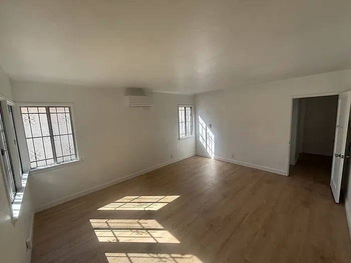 2 bed, 2.0 bath, 1000 sqft, $2,700 — Photo 2