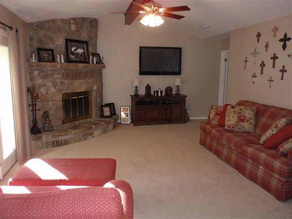 3rd image of 1226 Queens Ct