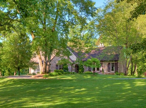 3rd image of 1130 Winding Oaks Way