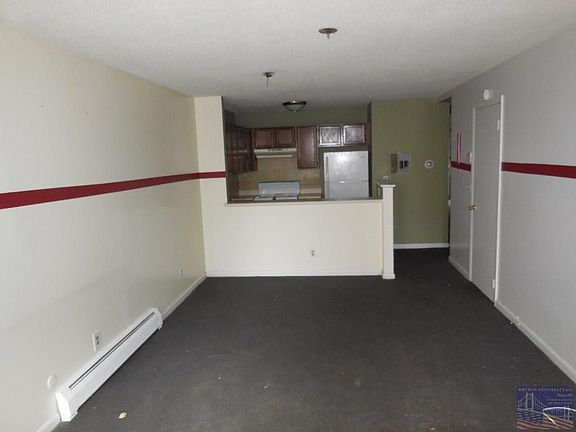 2nd image of 935 E 178th St