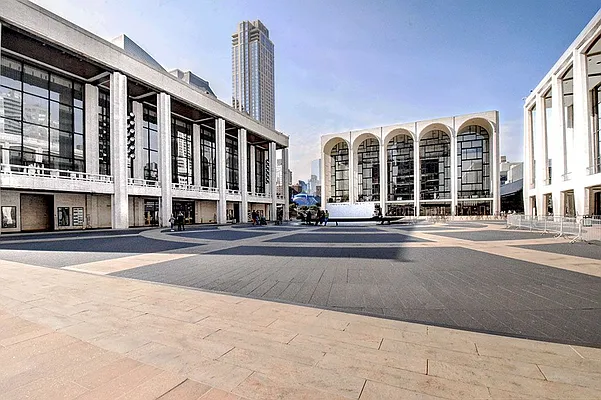 Rented by Urbane Brokerage | media 35