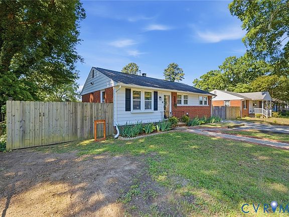 2nd image of 2309 Lenora Ln