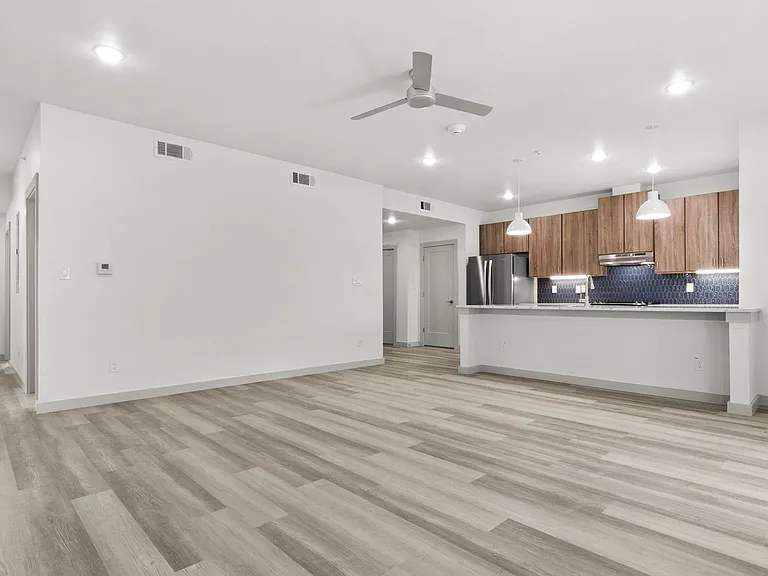 3136 Cockrell — Photo 31