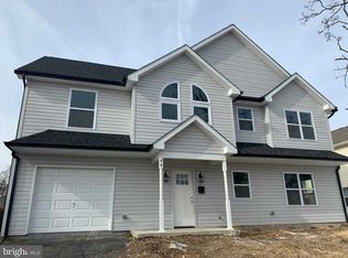 49 Greenbriar Rd, Levittown, PA 19057