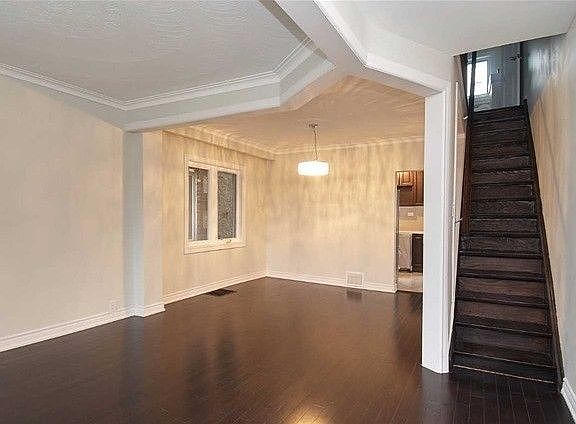 3rd image of 239 Dunraven Dr
