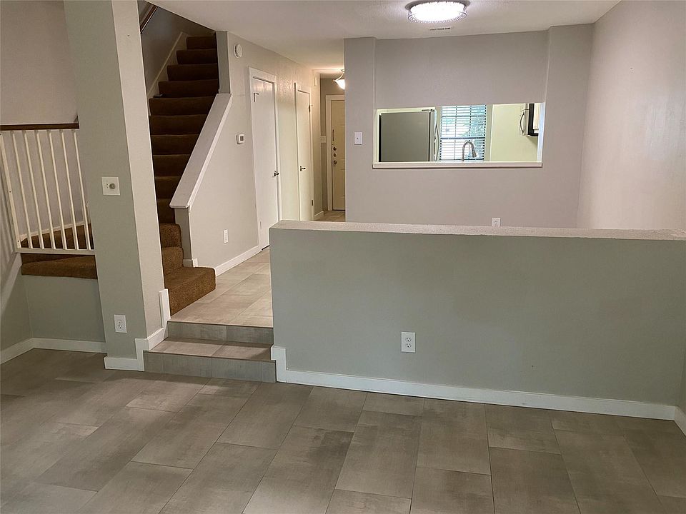 1st image of 11404 Walnut Ridge Dr APT 9
