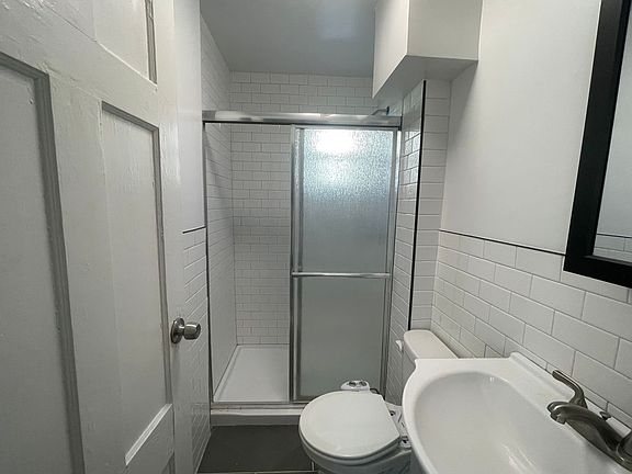 2nd image of 11 Garfield St Floor 2