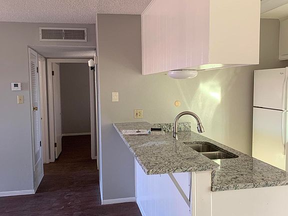 3rd image of 8312 Mettler Dr