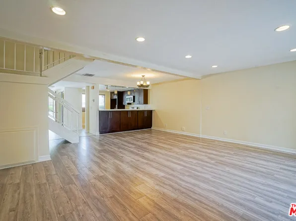 5760 Owensmouth Ave Unit 14, Woodland Hills, CA 91367