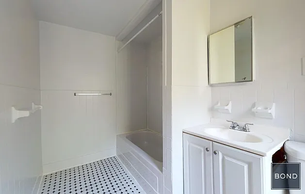 Rented by Bond New York | media 18