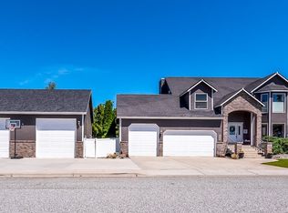 1061 Horizon View Dr, East Wenatchee, WA 98802
