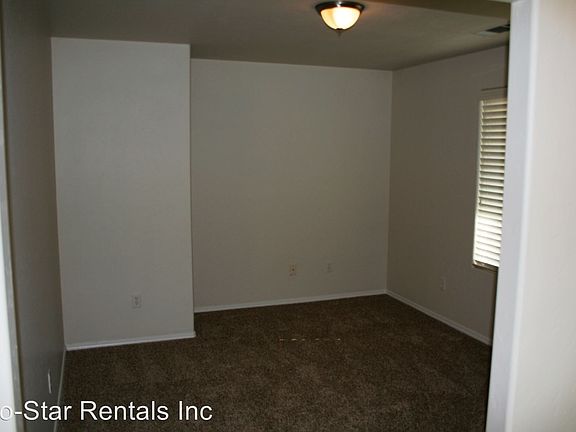 5th image of 1394 W Bella Oaks Way