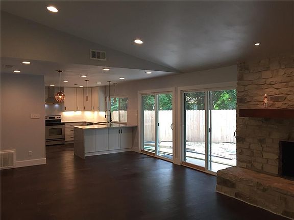 4th image of 9000 Briardale Dr