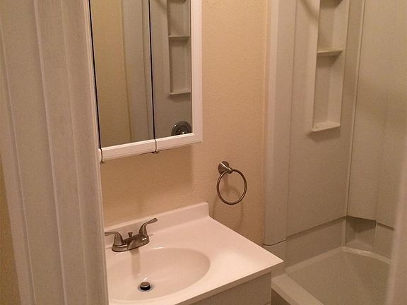 5th image of 702 Cross Timbers Dr