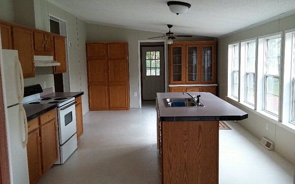 3rd image of 11 Lobdell Ln