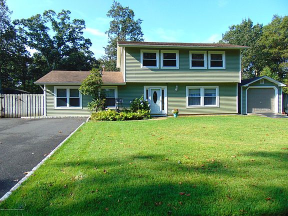 2nd image of 1002 Feathertree Dr