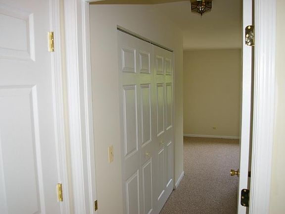 5th image of 315 Creekside Dr APT A