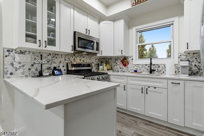 1st image of 103 Rutherford Pl