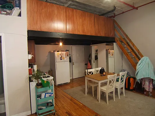 Rented by Joel Weisz, LREB | media 4