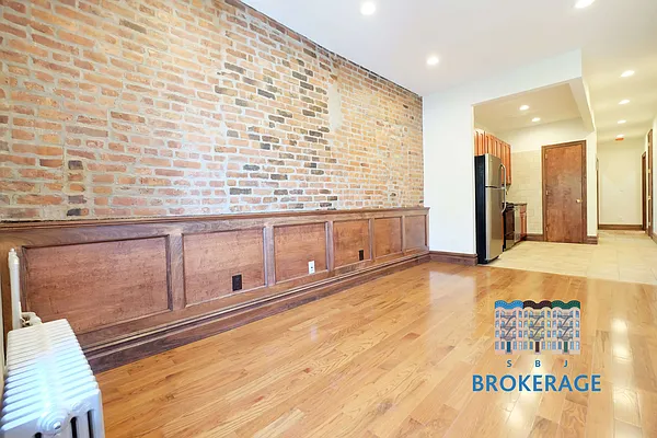 Rented by SBJ Brokerage, LLC | media 21