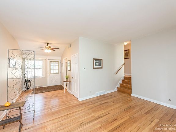3rd image of 2317 Parkwood Ave