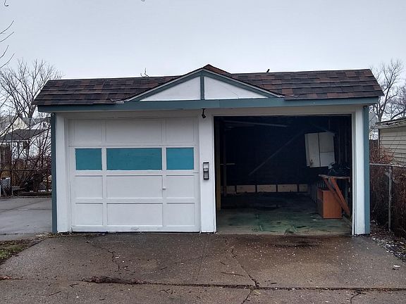 2nd image of 13216 Wainfleet Ave