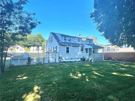 3rd image of 19 Borah St