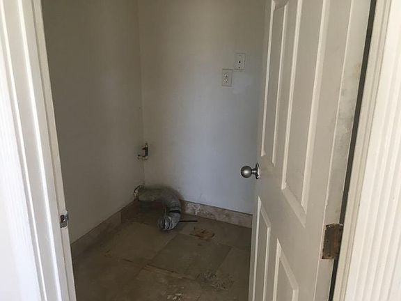 5th image of 1126 N Fries Ave