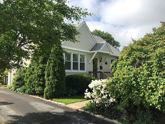 3rd image of 815 Kenyon Ln