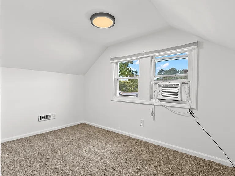 1006 Carlton Ave — Photo 7