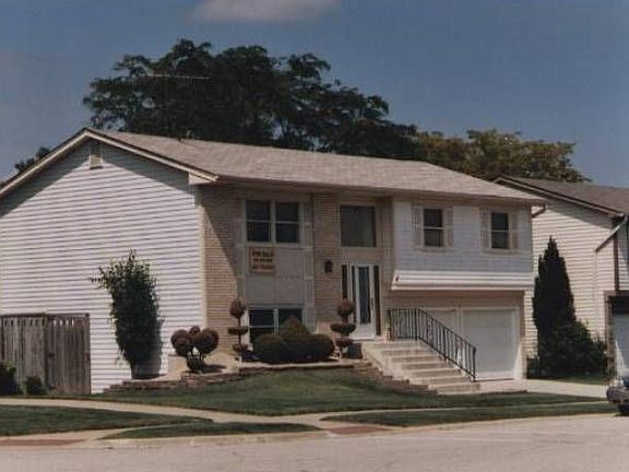 corner front of house