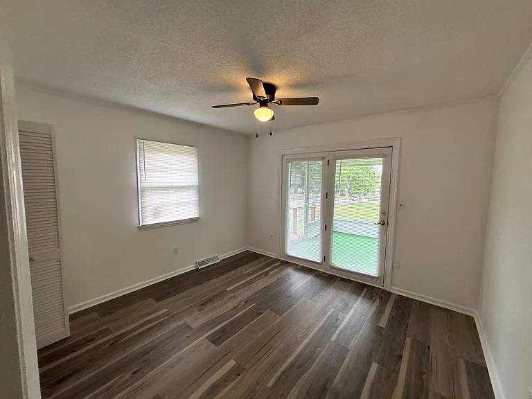 801 Bethpage Rd — Photo 9