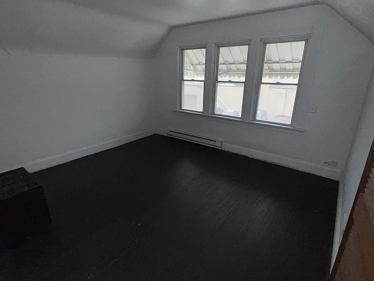 1614 Oak St #2 — Photo 4