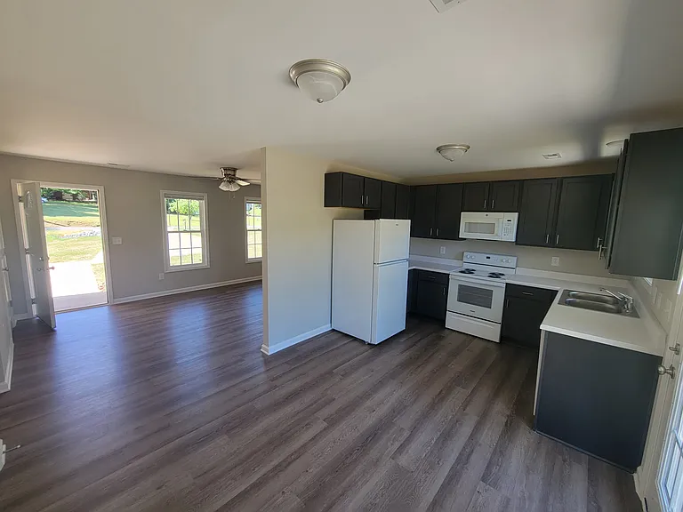 215 Eckerd St — Photo 2