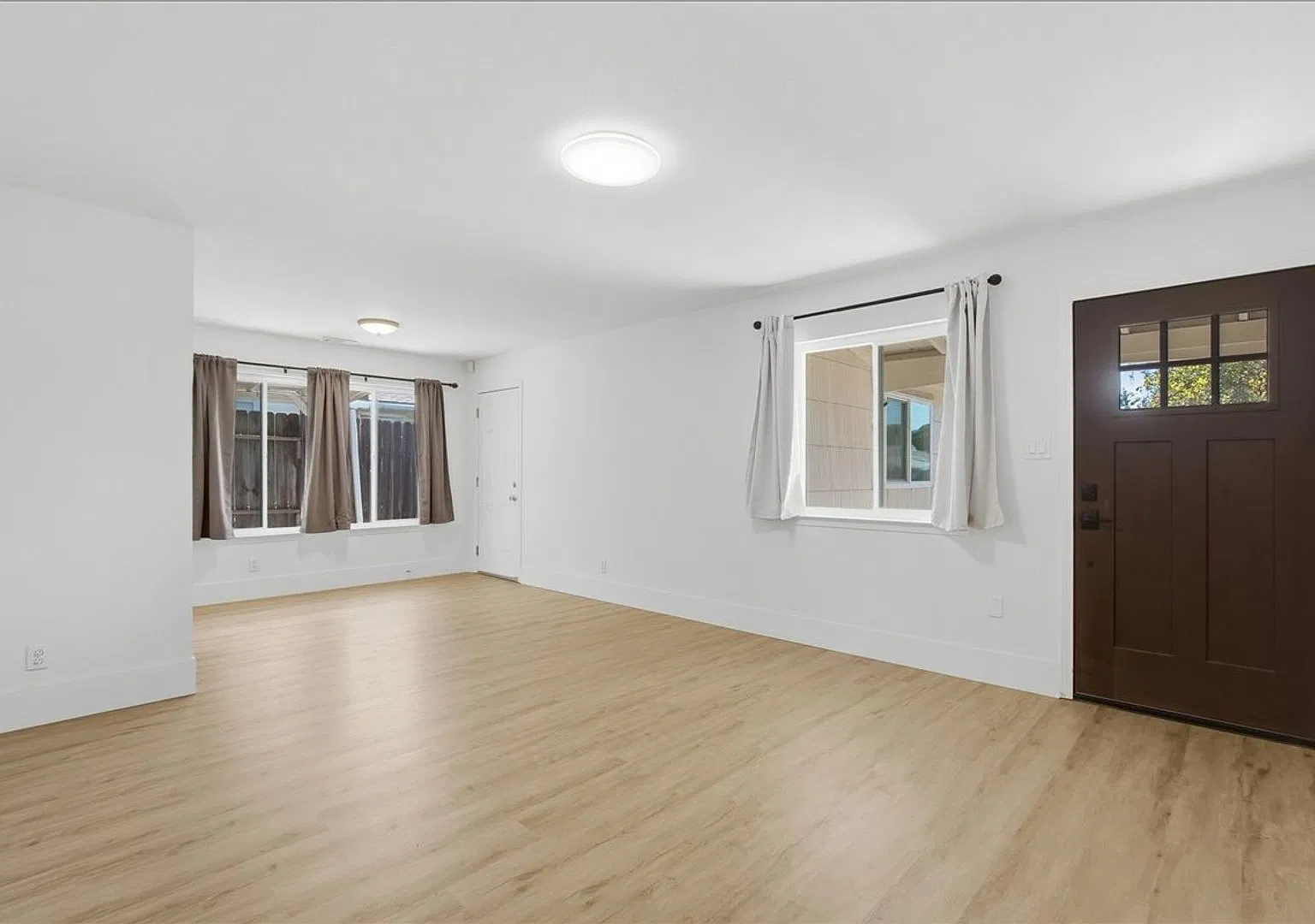 4337 Turnsworth Ct — Photo 4