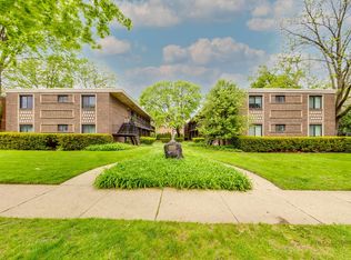 391 Park Ave APT 102, Highland Park, IL 60035