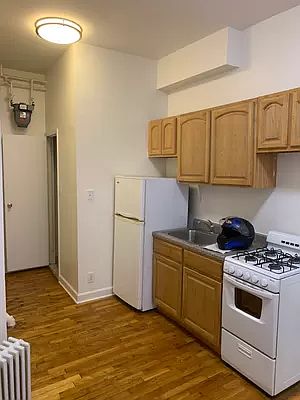 1st image of 155 E 99th St #B3