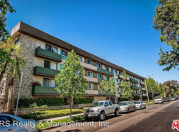 3rd image of 525 N Sycamore Ave APT 327