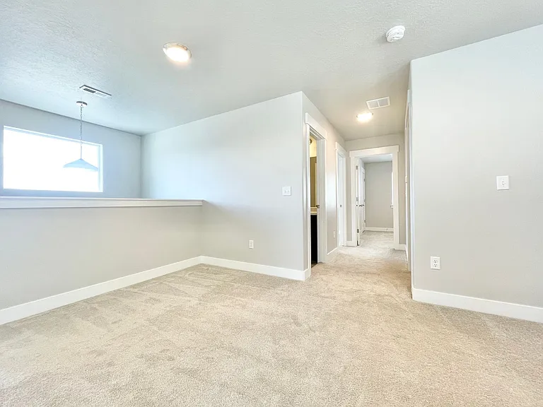446 N Hillview Dr — Photo 17